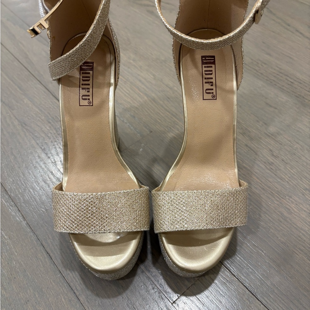 Moda Women's Gold Heeled Sandals